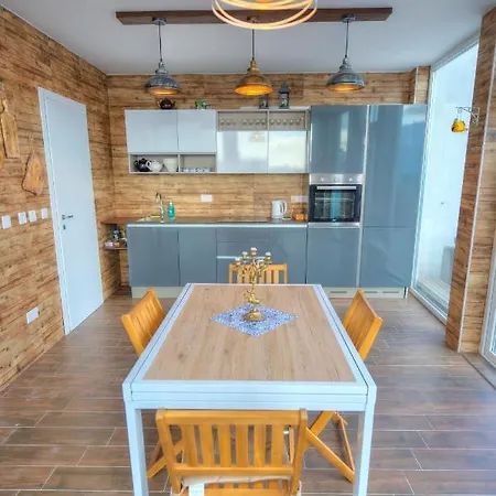 펜션 Spectacular Spacious House With Sun Terrace Ilju1-1 슬리에마