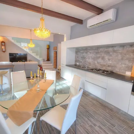 펜션 Spectacular Spacious House With Sun Terrace Ilju1-1 슬리에마