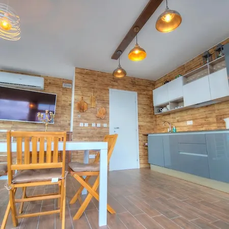 펜션 Spectacular Spacious House With Sun Terrace Ilju1-1 슬리에마